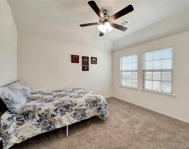 10332 Fall Brook Drive - Photo Thumbnail 12