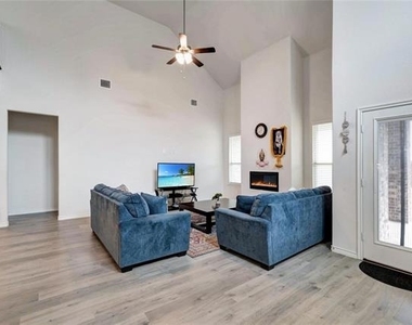 10332 Fall Brook Drive - Photo Thumbnail 14