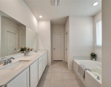 10332 Fall Brook Drive - Photo Thumbnail 16