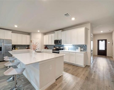 10332 Fall Brook Drive - Photo Thumbnail 5