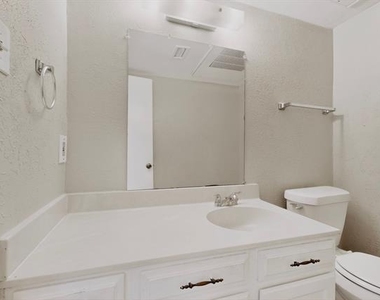 703 E Shady Grove Road - Photo Thumbnail 15