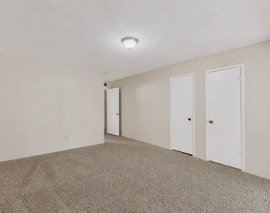 703 E Shady Grove Road - Photo Thumbnail 21