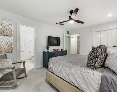4616 W Lovers Lane - Photo Thumbnail 10