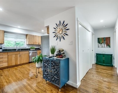 4616 W Lovers Lane - Photo Thumbnail 6