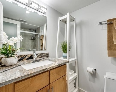 4616 W Lovers Lane - Photo Thumbnail 12