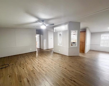402 E College Avenue - Photo Thumbnail 5