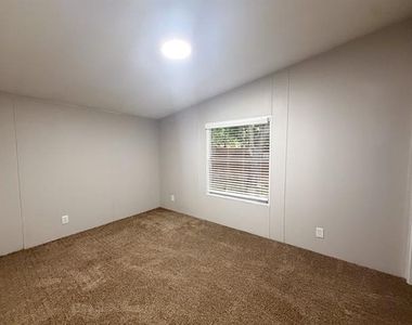 402 E College Avenue - Photo Thumbnail 17