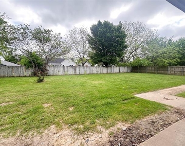 800 N Clay Street - Photo Thumbnail 10
