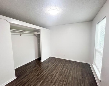 800 N Clay Street - Photo Thumbnail 9
