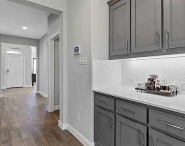 1101 Southwark Drive - Photo Thumbnail 5