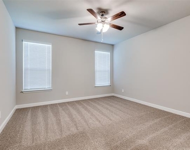 1101 Southwark Drive - Photo Thumbnail 8