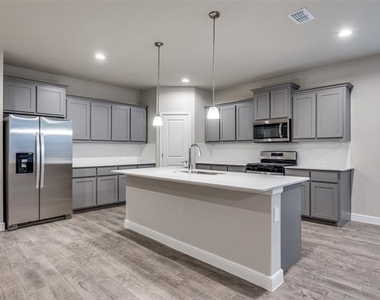 1101 Southwark Drive - Photo Thumbnail 2