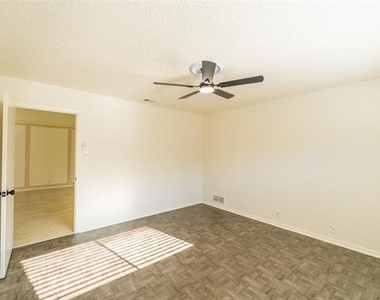 625 Woodhaven Place - Photo Thumbnail 15