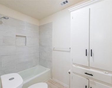 625 Woodhaven Place - Photo Thumbnail 18