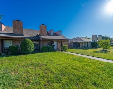 625 Woodhaven Place - Photo Thumbnail 3