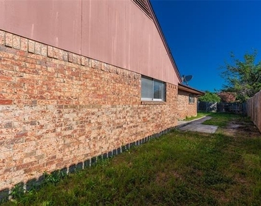 625 Woodhaven Place - Photo Thumbnail 27