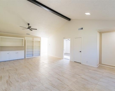 625 Woodhaven Place - Photo Thumbnail 6