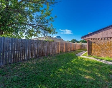 625 Woodhaven Place - Photo Thumbnail 28