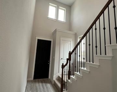 2907 Doggett Drive - Photo Thumbnail 3