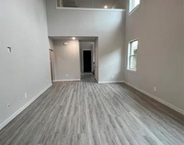 2907 Doggett Drive - Photo Thumbnail 5