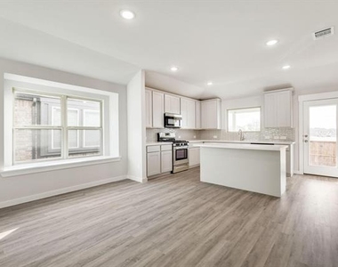 2907 Doggett Drive - Photo Thumbnail 8