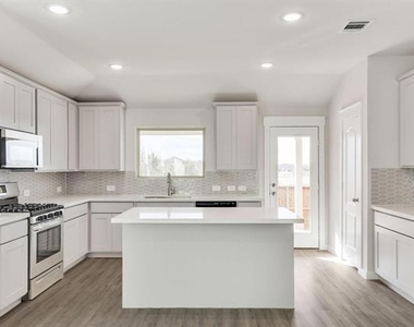 2907 Doggett Drive - Photo Thumbnail 12