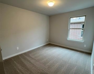 2907 Doggett Drive - Photo Thumbnail 17