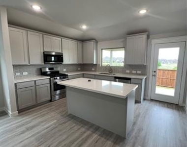 2907 Doggett Drive - Photo Thumbnail 9