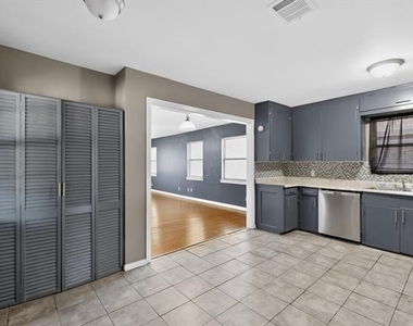 2104 Hillburn Drive - Photo Thumbnail 10