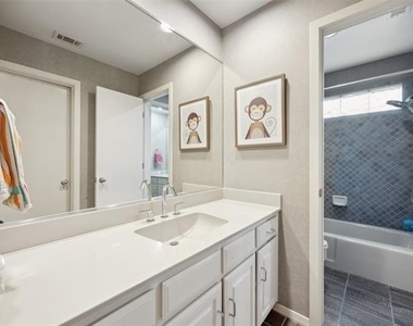 3908 Cobblers Lane - Photo Thumbnail 30