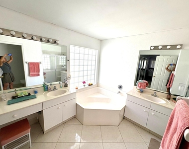 3771 Newport Avenue - Photo Thumbnail 22