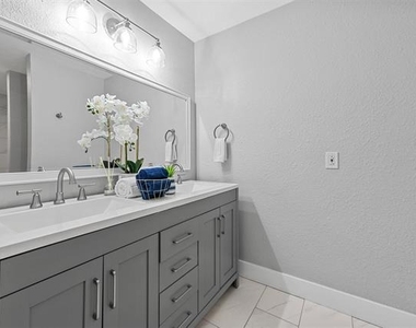 303 Riva Ridge - Photo Thumbnail 28