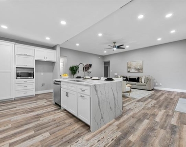 303 Riva Ridge - Photo Thumbnail 7