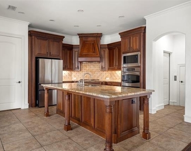 11292 Berkeley Hall Lane - Photo Thumbnail 6