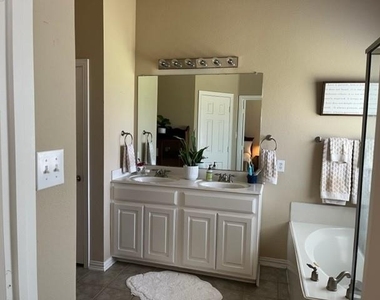 4640 Daisy Leaf Drive - Photo Thumbnail 10