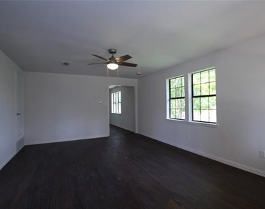106 Austin Street - Photo Thumbnail 2