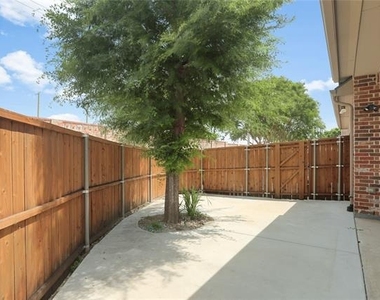 2346 Arezzo Lane - Photo Thumbnail 38