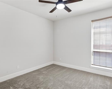2346 Arezzo Lane - Photo Thumbnail 21