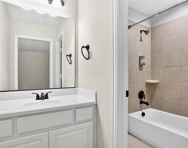2346 Arezzo Lane - Photo Thumbnail 32