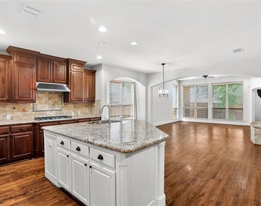 2346 Arezzo Lane - Photo Thumbnail 10