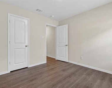 917 Dewy Glen Lane - Photo Thumbnail 15