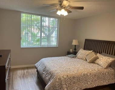 160 Yacht Club 206 Way - Photo Thumbnail 7