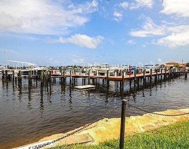 160 Yacht Club 206 Way - Photo Thumbnail 30