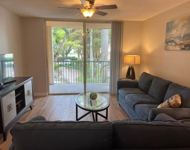 160 Yacht Club 206 Way - Photo Thumbnail 3
