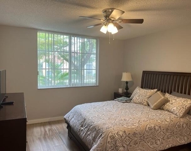 160 Yacht Club 206 Way - Photo Thumbnail 26