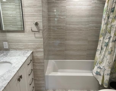 160 Yacht Club 206 Way - Photo Thumbnail 18