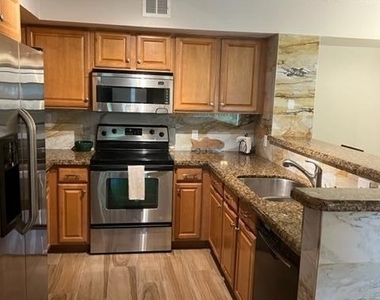 160 Yacht Club 206 Way - Photo Thumbnail 9