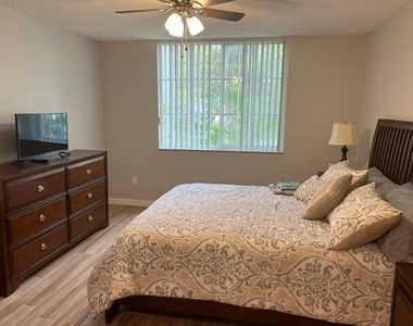 160 Yacht Club 206 Way - Photo Thumbnail 23