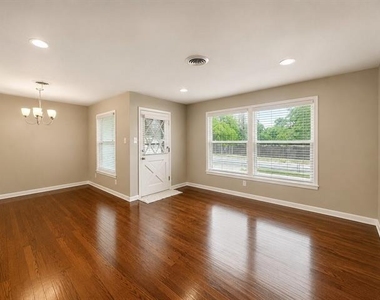 2708 Hunter Street - Photo Thumbnail 8