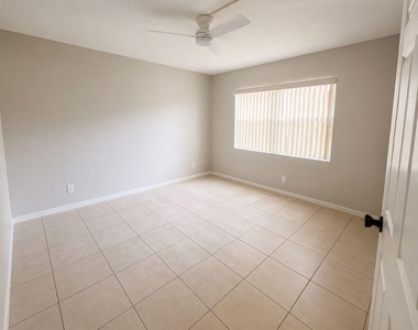 2730 Forest Hills Boulevard - Photo Thumbnail 16